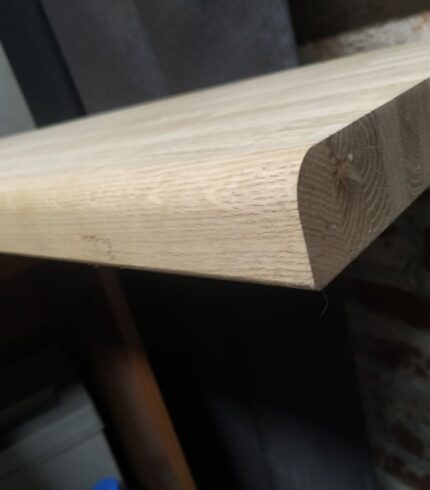 Підвіконня із дерева ясен, зрощенеий меблевий щит використовується для виготовлення підвіконня для кухні