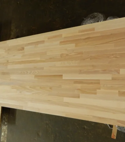 Щит зрощений із ясеню