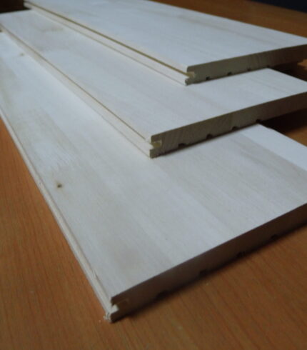 Зрощена вагонка з липи шириною 150 мм — це оздоблювальний матеріал з натуральної деревини, виготовлений шляхом поздовжнього зрощення коротких відрізків липової деревини за спеціальною технологією